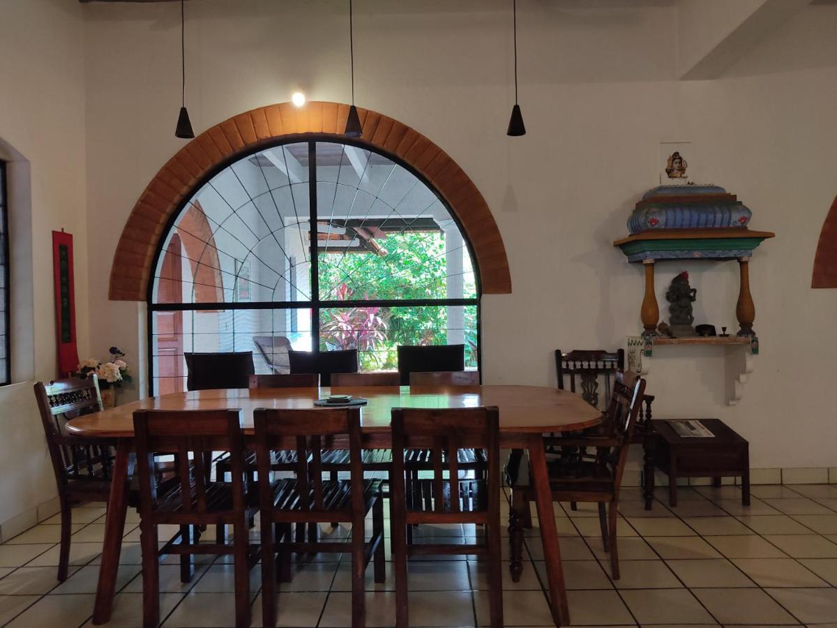 Gaia'S Garden Guest House Ауровил Екстериор снимка