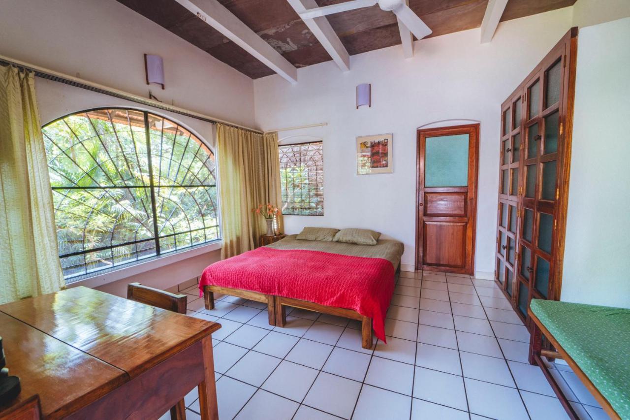 Gaia'S Garden Guest House Ауровил Екстериор снимка