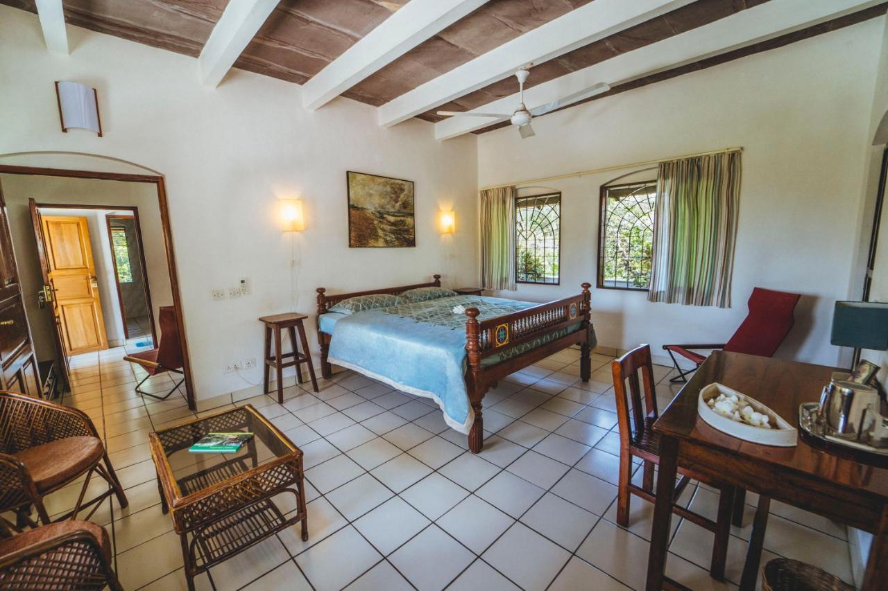 Gaia'S Garden Guest House Ауровил Екстериор снимка