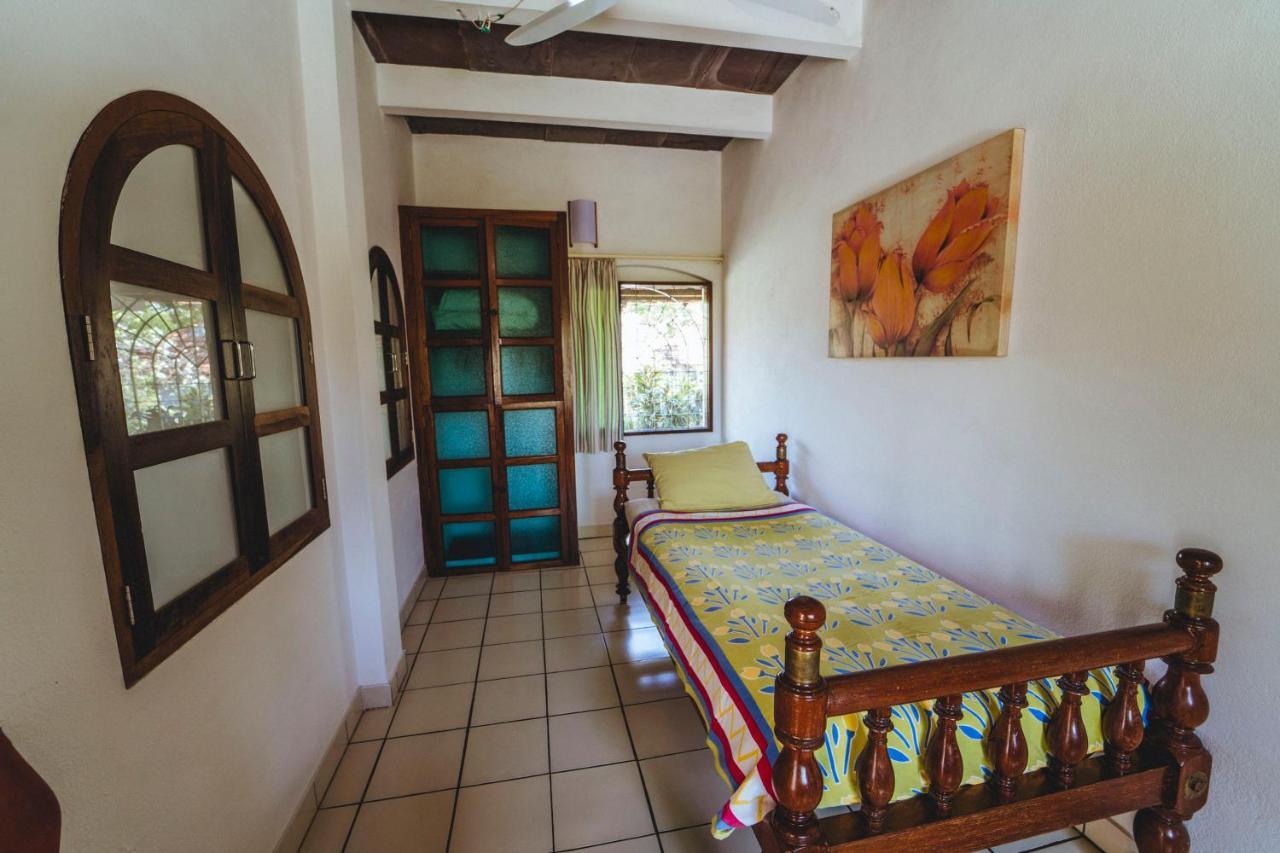 Gaia'S Garden Guest House Ауровил Екстериор снимка