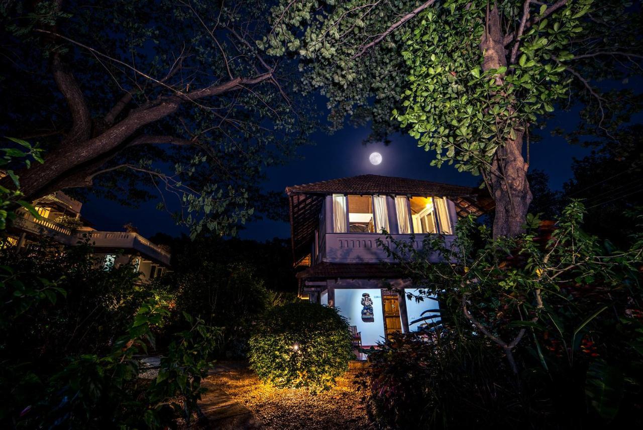 Gaia'S Garden Guest House Ауровил Екстериор снимка