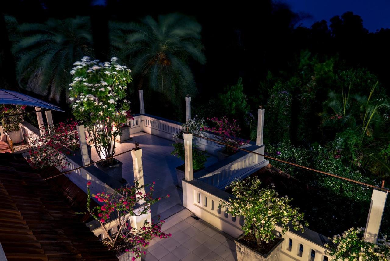 Gaia'S Garden Guest House Ауровил Екстериор снимка