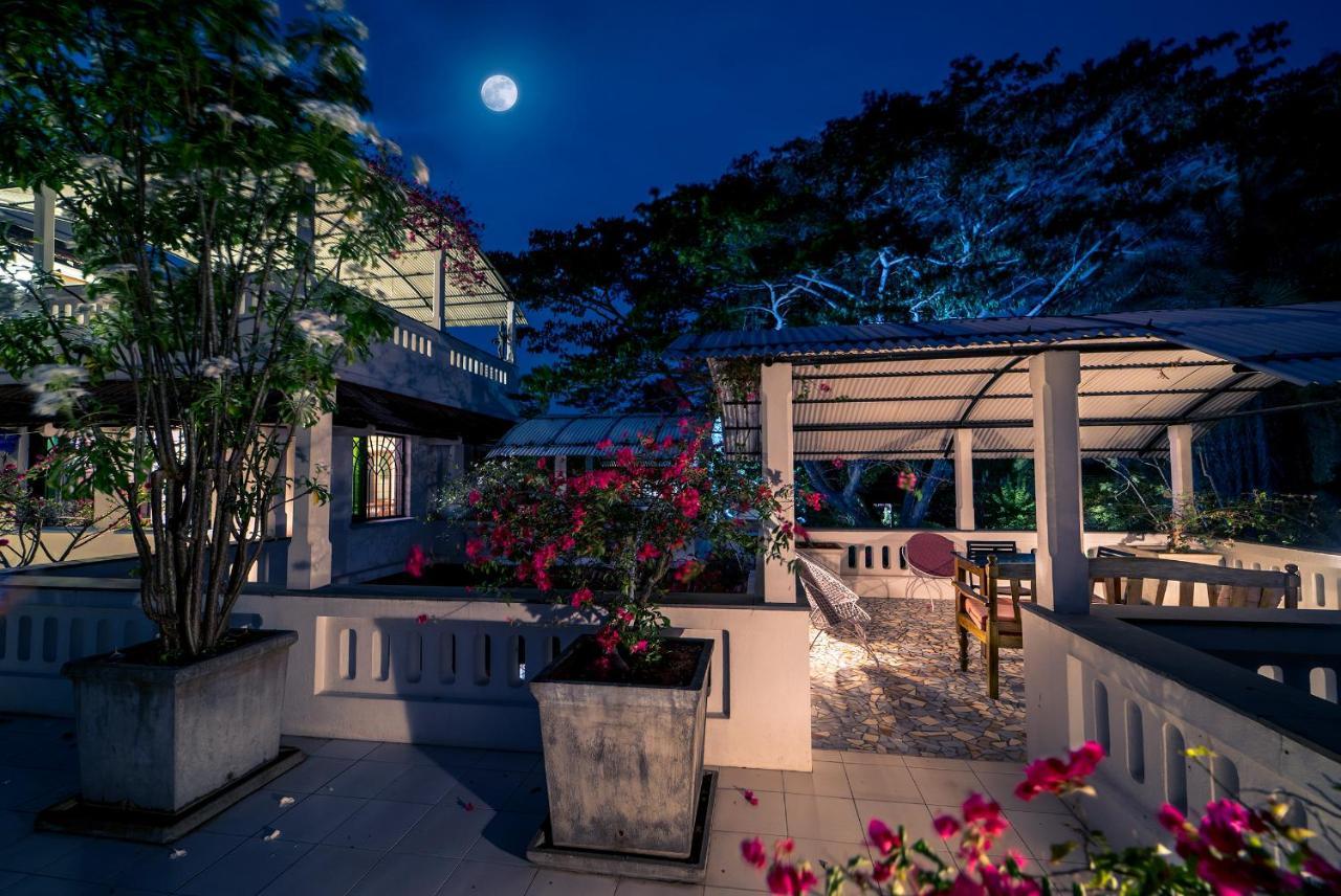 Gaia'S Garden Guest House Ауровил Екстериор снимка