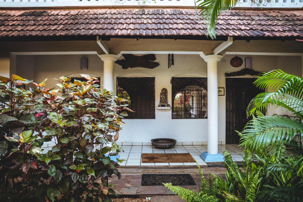 Gaia'S Garden Guest House Ауровил Екстериор снимка