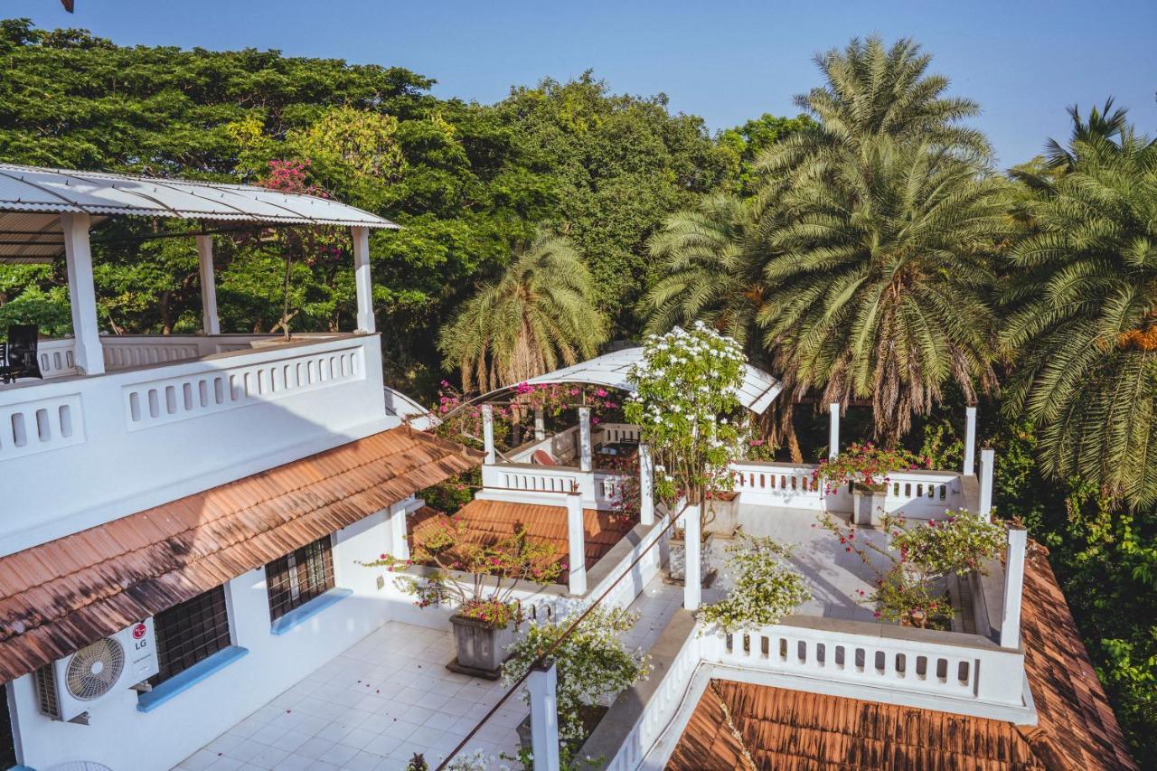 Gaia'S Garden Guest House Ауровил Екстериор снимка
