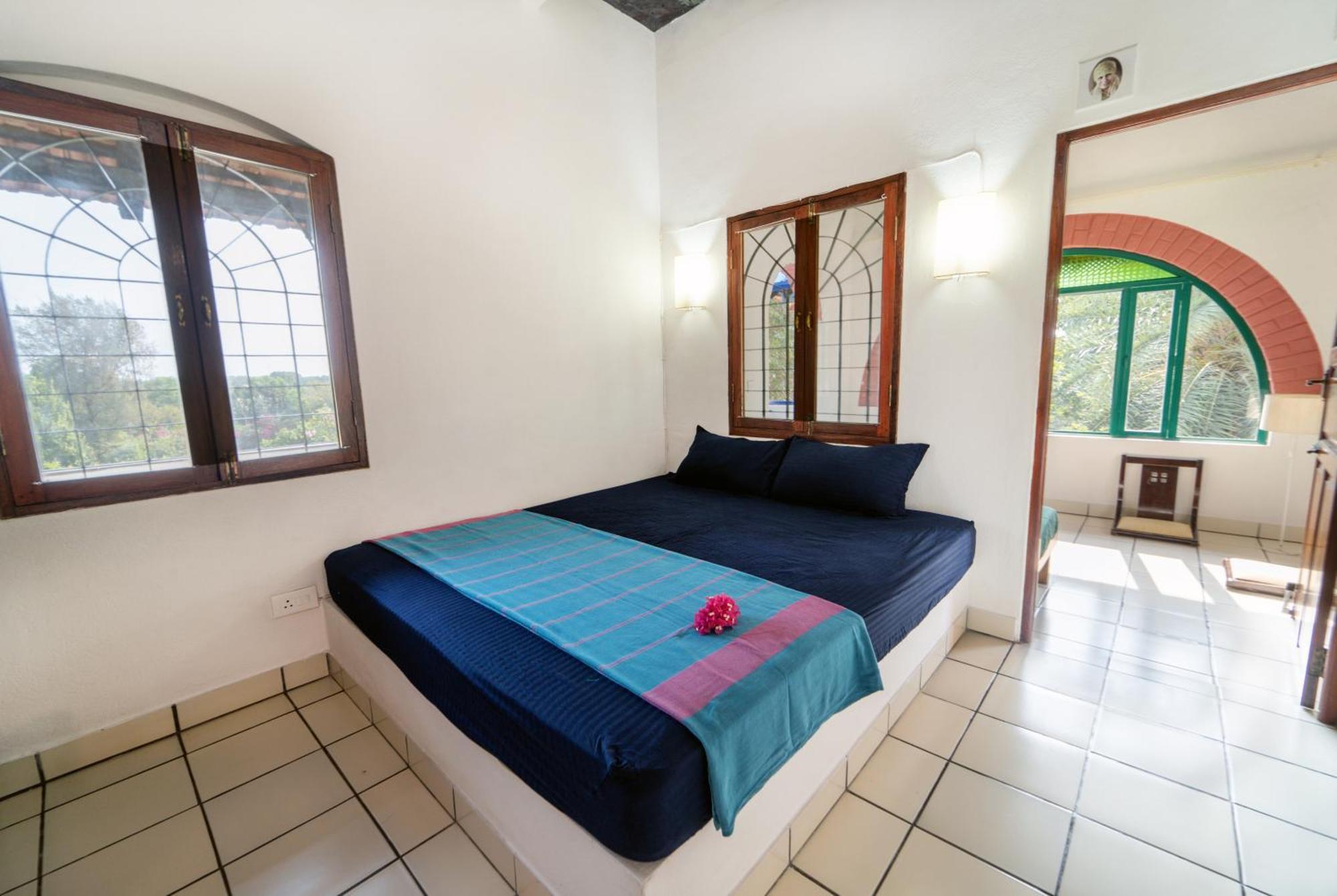 Gaia'S Garden Guest House Ауровил Стая снимка