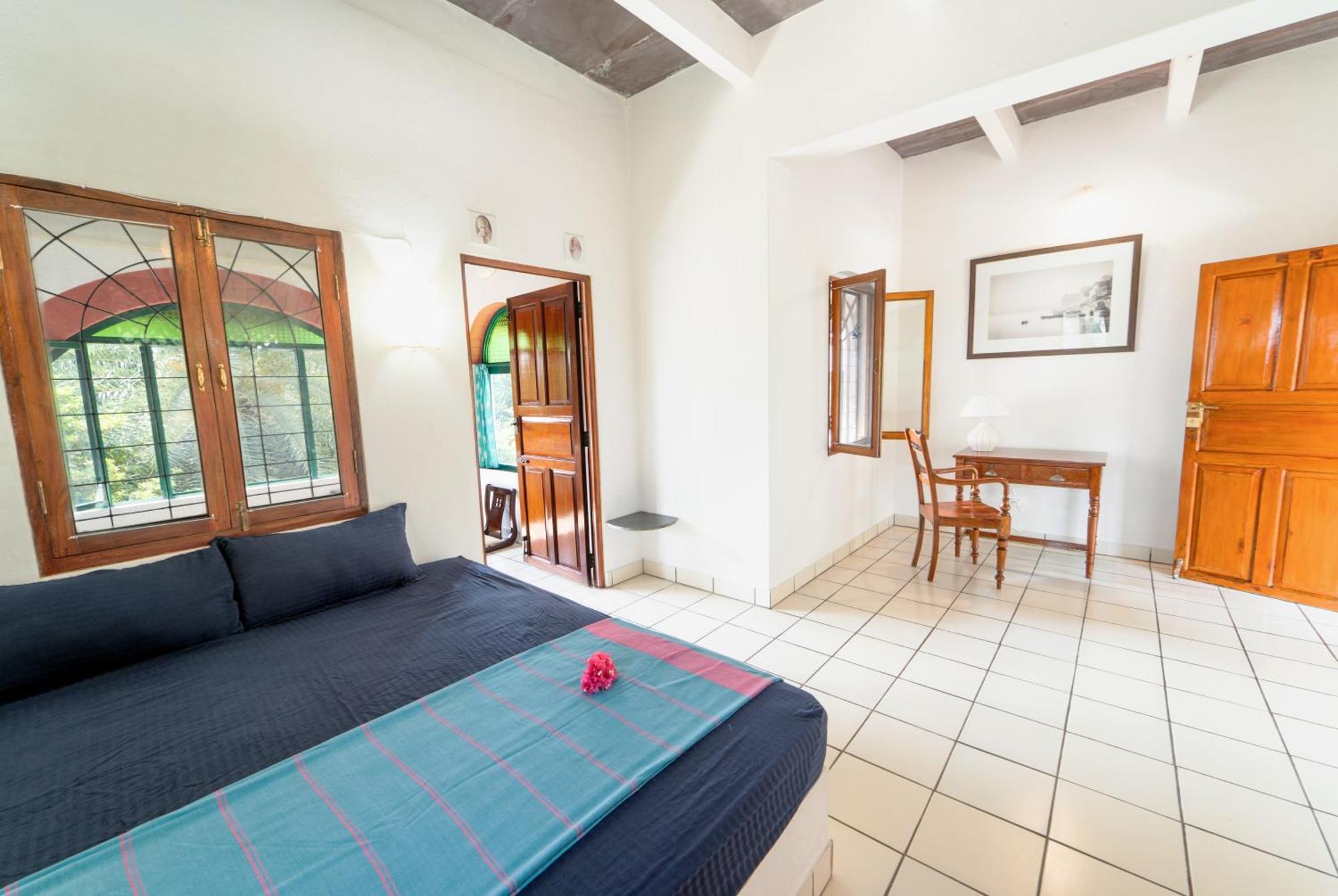Gaia'S Garden Guest House Ауровил Стая снимка
