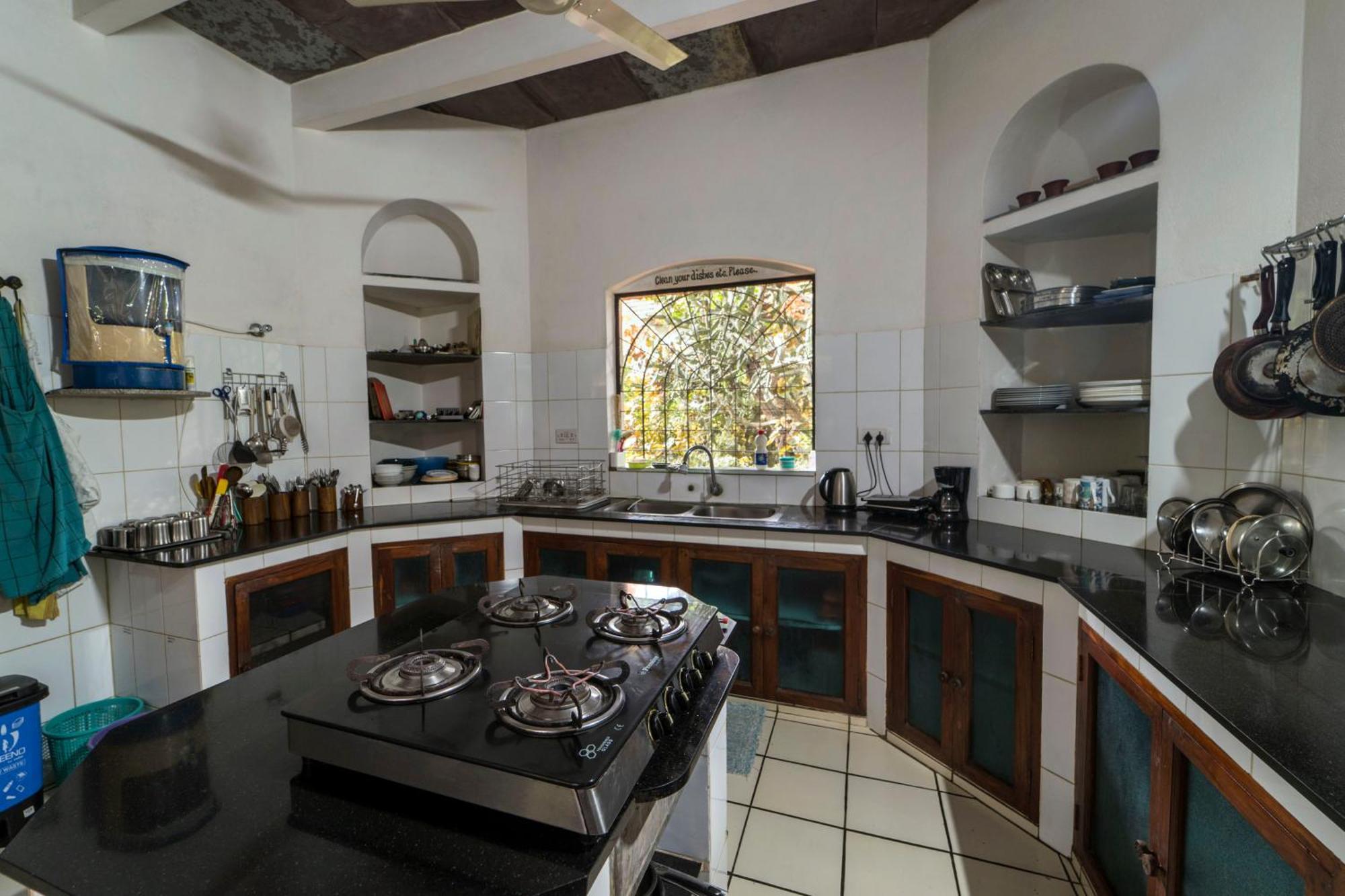 Gaia'S Garden Guest House Ауровил Екстериор снимка