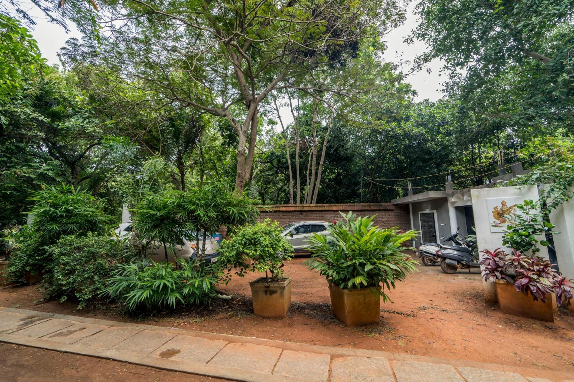 Gaia'S Garden Guest House Ауровил Екстериор снимка