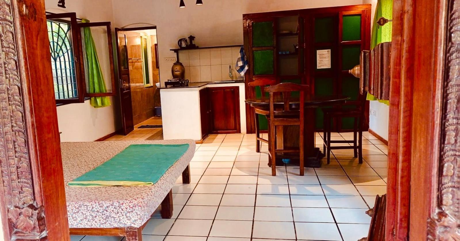 Gaia'S Garden Guest House Ауровил Стая снимка