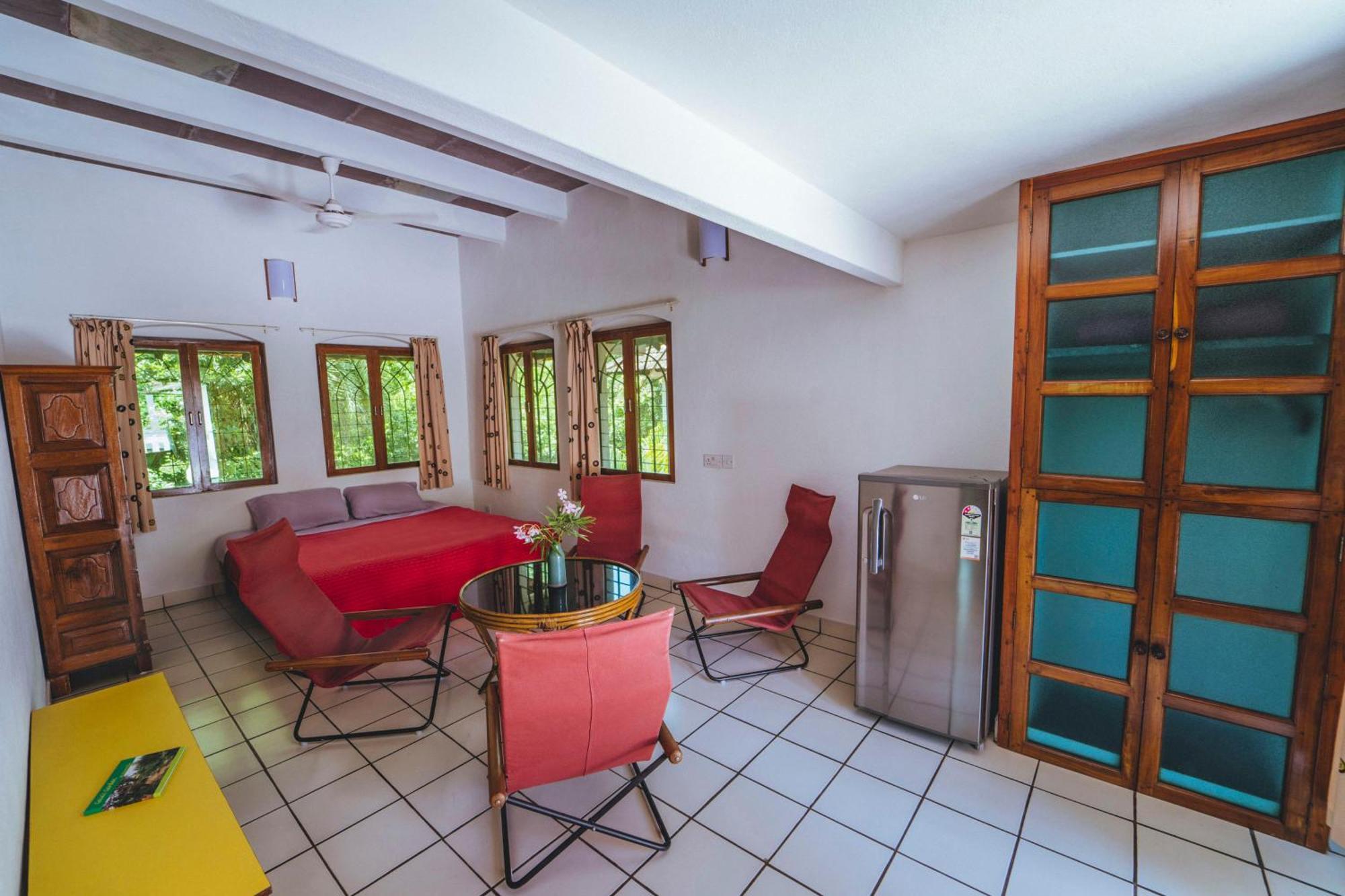 Gaia'S Garden Guest House Ауровил Стая снимка