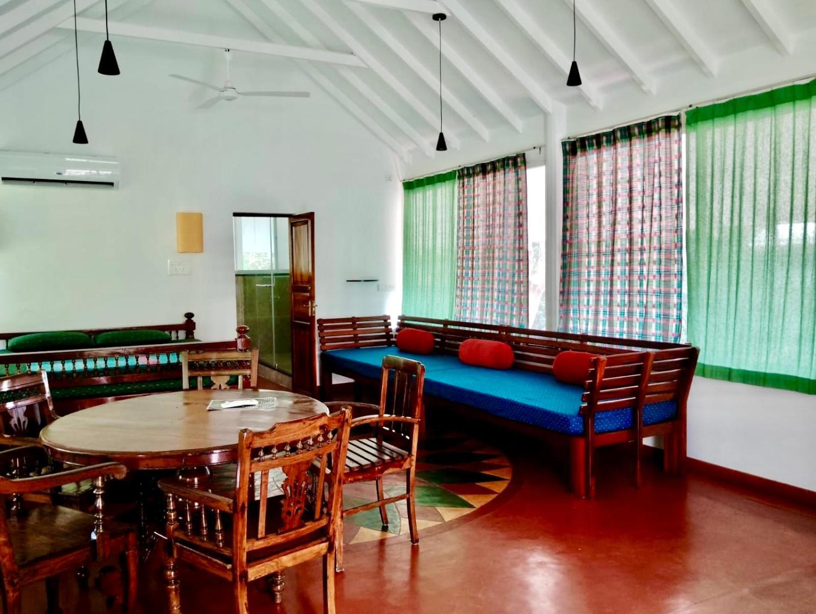 Gaia'S Garden Guest House Ауровил Стая снимка